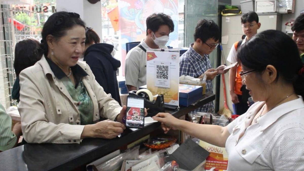 Đồng xu A80 ‘Tự hào Việt Nam’ gây sốt liên tục ‘cháy hàng’, hàng nghìn người xếp hàng tìm mua