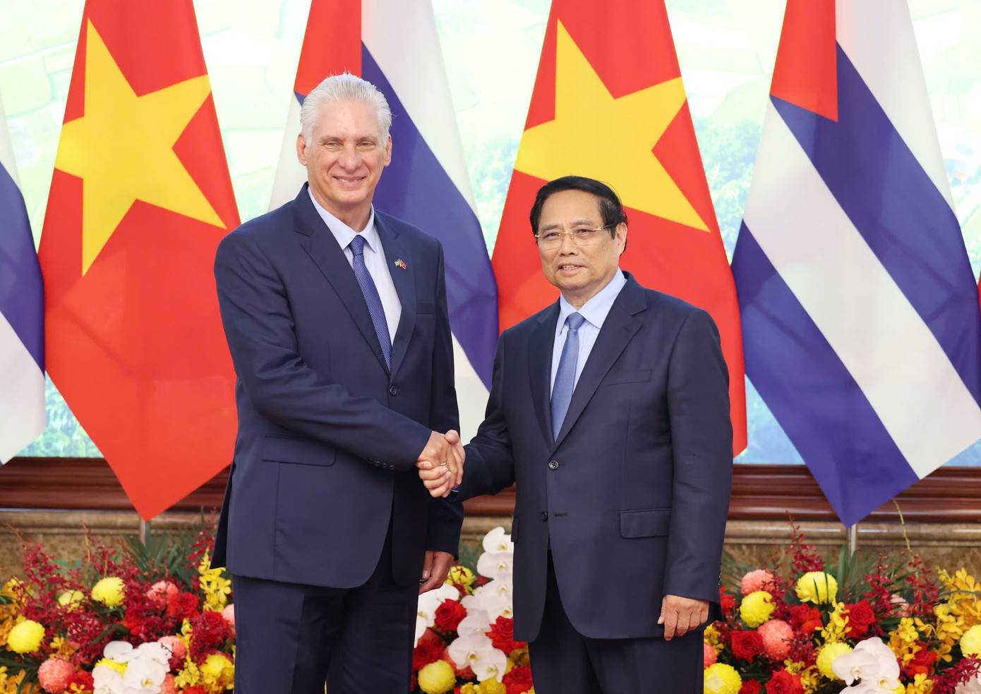 Thủ tướng Phạm Minh Chính và Bí thư thứ nhất, Chủ tịch nước Cuba Miguel Diaz Canel. Ảnh: Nhật Minh img-0041.jpg
