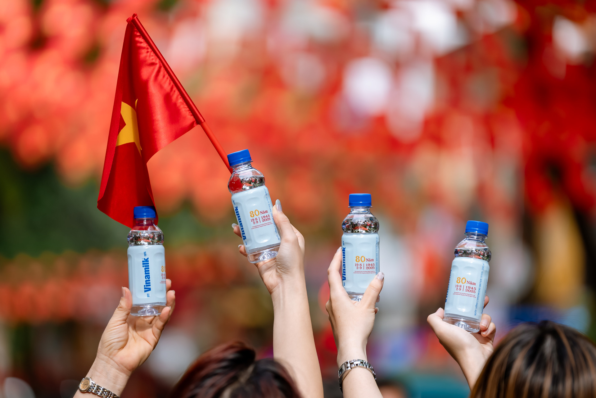 Vinamilk đồng hành cùng triệu trái tim Việt, góp mặt trong từng niềm vui nhỏ của đại lễ lớn. (Ảnh: Vi Nam).