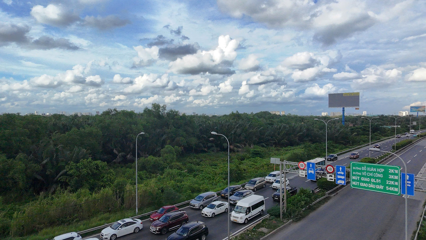 Trong khi đó, ở hướng ngược lại (từ TPHCM đi Đồng Nai), giao thông lại rất thông thoáng. 4272c7da44cbcf9596da.jpg