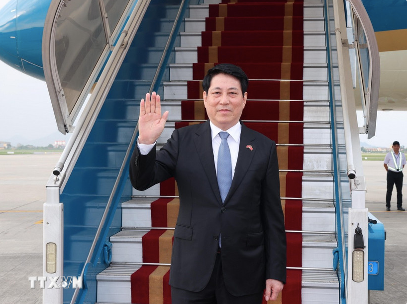 Chủ tịch nước Lương Cường lên đường thực hiện chuyến công tác Trung Quốc. Ảnh: TTXVN screen-shot-2025-09-02-at-61002-pm.png