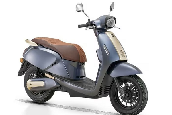 Cận cảnh xe máy điện mới toanh gây sốt: Chạy 105 km/lần sạc, tiện ích xịn sò, giá 'mềm' ngang xe ga