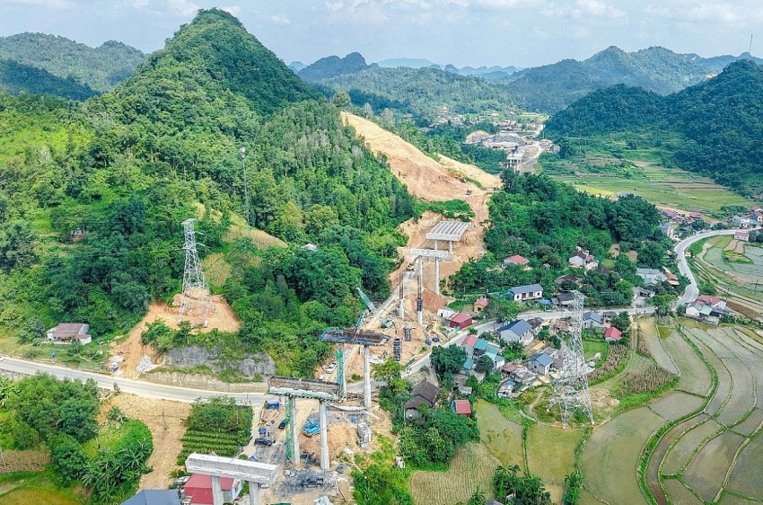 Chủ tịch Đèo Cả kiểm tra dự án quy mô 23.000 tỷ, yêu cầu triển khai giải pháp bù đắp tiến độ