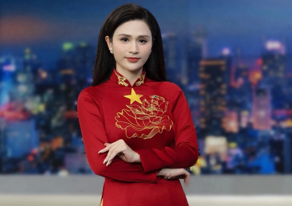 BTV Minh Trang xuất hiện gây chú ý