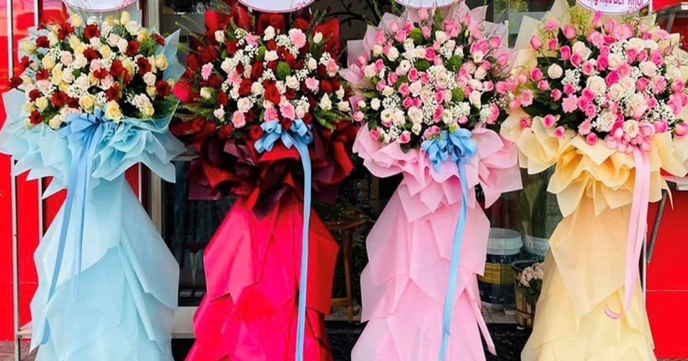 Nhiều trường học trên cả nước thông báo không nhận hoa tươi khai giảng, muốn đổi bằng quà tặng, hiện kim để hỗ trợ học sinh - ảnh 1