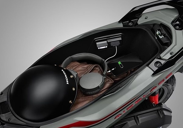 ‘Siêu xe ga’ được phái mạnh săn đón Honda Air Blade 2025 đại hạ giá ‘rẻ như cho’: Đẹp mê li, chốt có xe máy đi ngay