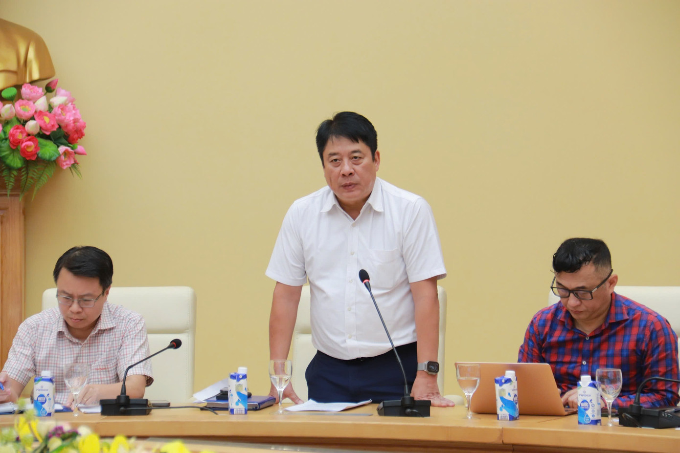 Ông Nguyễn Anh Tuấn - Tổng Giám đốc EVN - phát biểu tại cuộc họp. evn.jpg