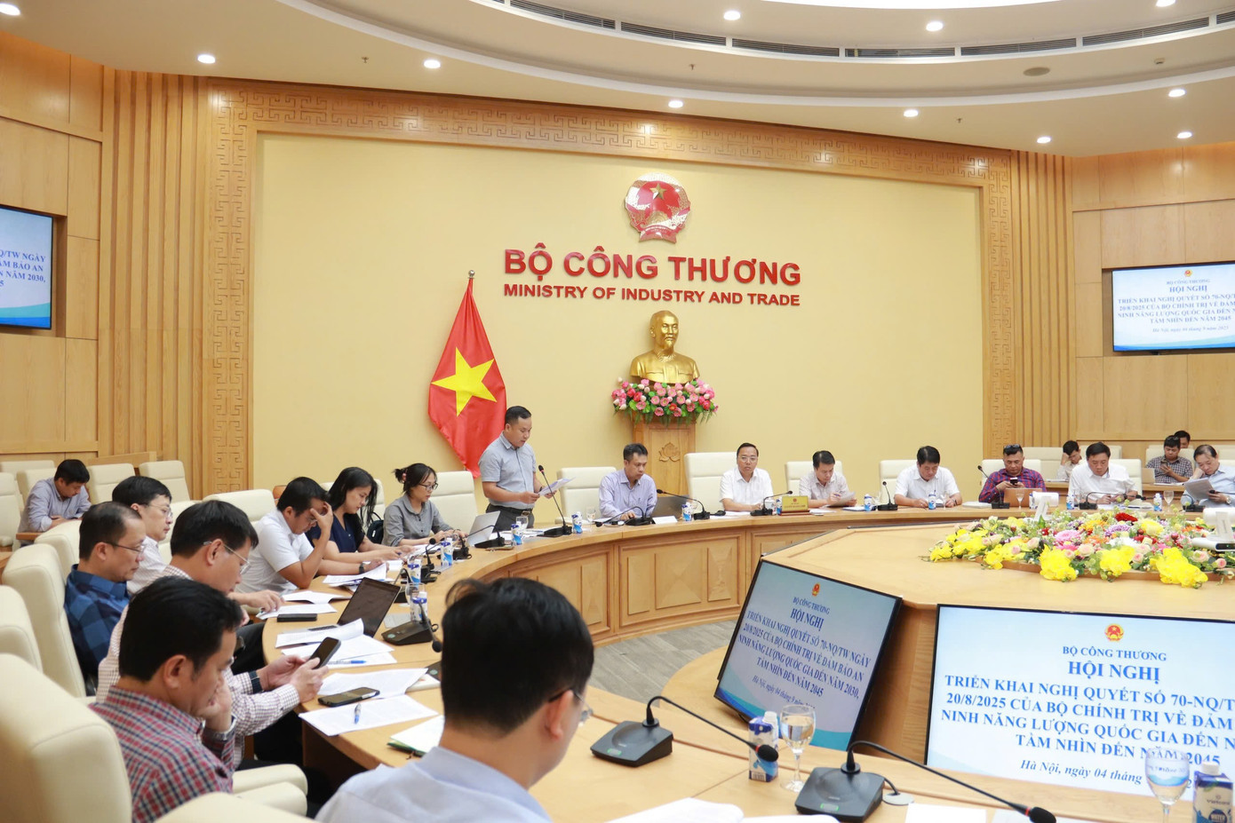 Các đại biểu đề xuất cần sớm xây dựng kế hoạch triển khai. bct.jpg