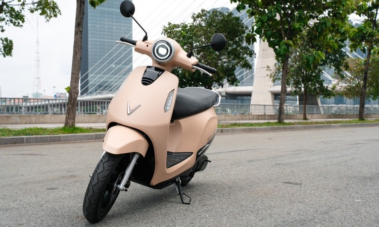 Làm sao để mua được chiếc xe điện chạy 262 km/lần sạc của VinFast với số tiền dưới 19 triệu đồng?