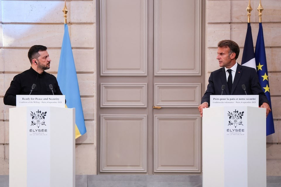 Tổng thống Pháp Macron và Tổng thống Ukraine Zelensky trong cuộc họp báo ngày 4/9. (Ảnh: Reuters) hakxemqftjoc3mnzsedg5zwrb4.jpg