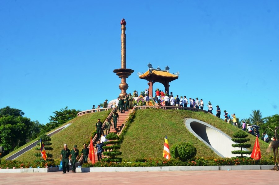 'Mưa đỏ' thu gần 500 tỷ, một Di tích quốc gia đặc biệt đón lượng khách kỷ lục - ảnh 4