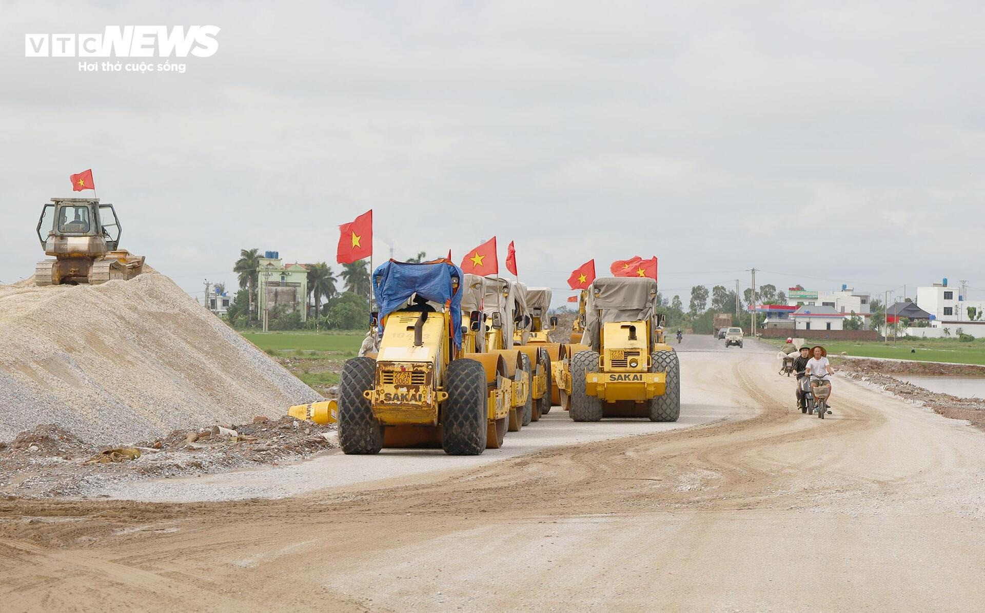 Tuyến đường bộ ven biển gần 5.000 tỷ tại Hưng Yên sắp cán đích- Ảnh 2. Tuyến đường bộ ven biển gần 5.000 tỷ tại Hưng Yên sắp cán đích- Ảnh 2.