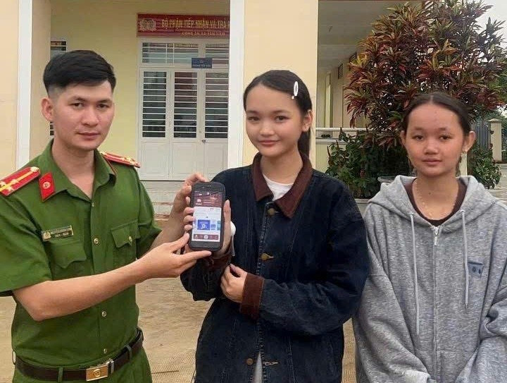 Nhận 19 triệu vào tài khoản, nữ sinh lớp 10 được ngân hàng liên hệ, lập tức lên công an làm việc - ảnh 1