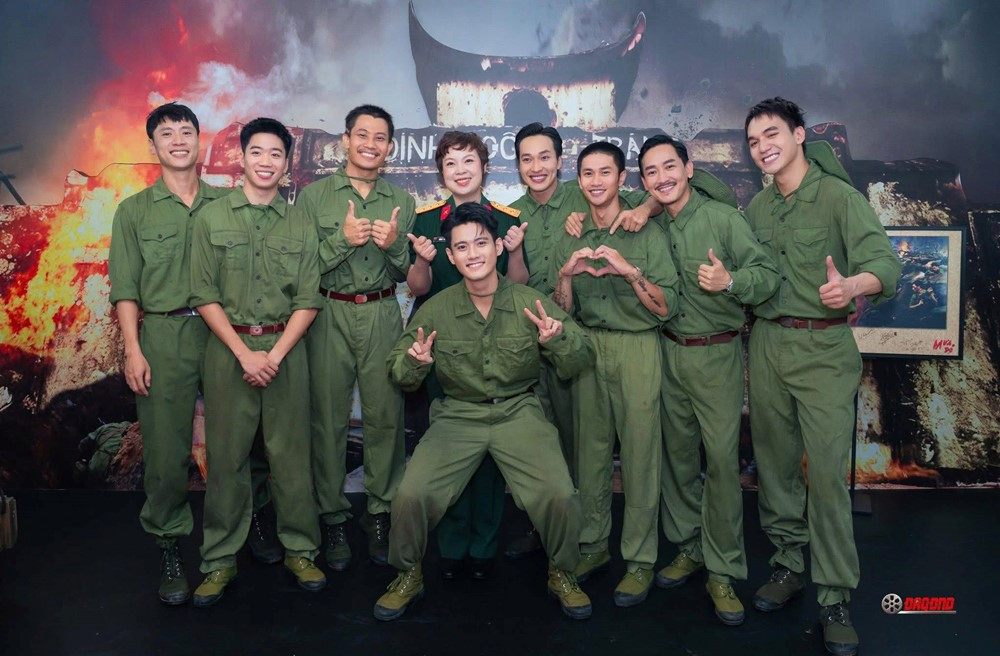 Nữ Thượng tá đứng sau ‘Mưa đỏ’ - phim Việt doanh thu cao nhất năm 2025: Học cùng lúc 2 trường đại học, thủ khoa cả đầu vào và đầu ra trường Sân khấu - ảnh 1