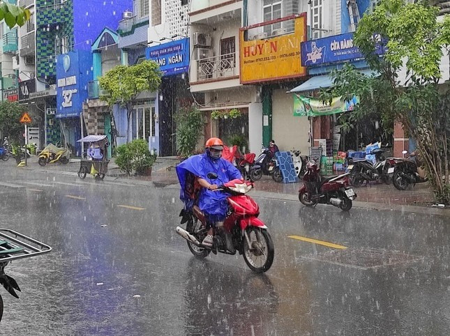Từ khoảng ngày 12/9, nhiều khả năng sẽ hình thành một rãnh áp thấp đi ngang qua khu vực Nam bộ, có thể gây mưa lớn trên diện rộng. Ảnh minh họa: Hữu Huy imagetienphongvn-w645-uploaded-2024-naanae-2024-04-17-9b3798e629e7fdb9a4f6-5634-5226.jpg