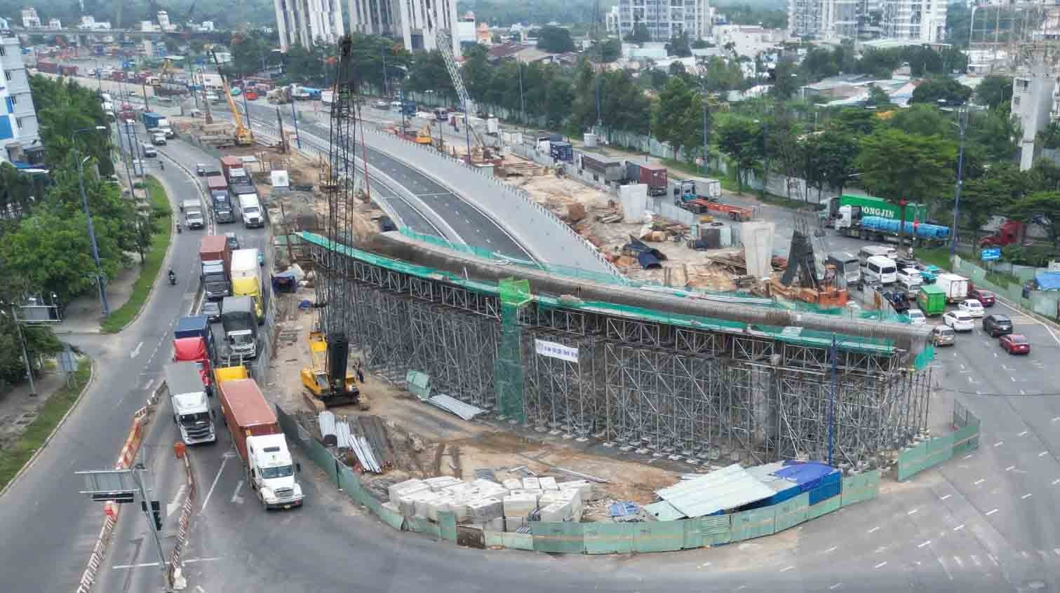 Gần 1 năm nữa, nút giao 3.400 tỷ hiện đại nhất TP. HCM mới hoàn thiện- Ảnh 1.