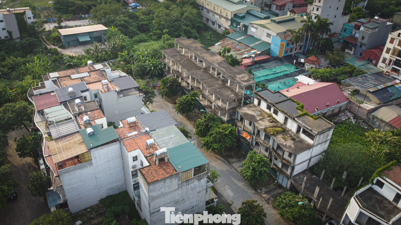 Nhiều ngôi nhà xây dở dang nhưng bị tp-nam32-09.jpg