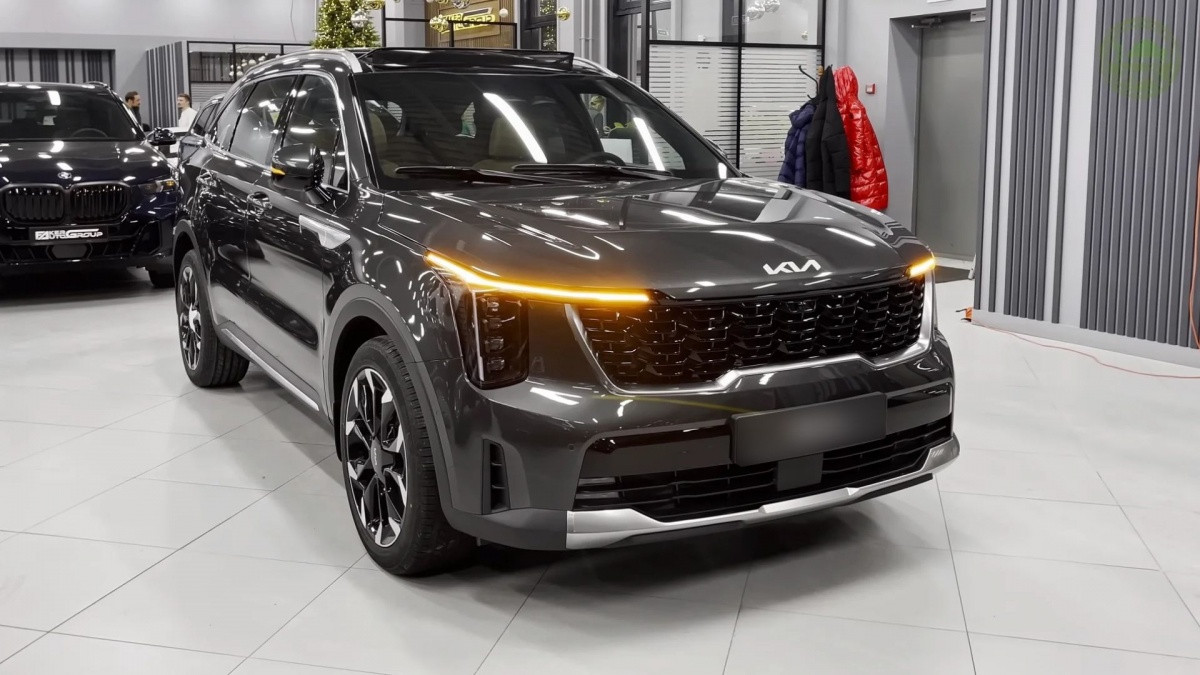 Kia Sorento 2025 bị bắt gặp tại Việt Nam: Dự kiến ra mắt ngay tháng này, có 4 phiên bản, thêm nhiều ‘option’, có chi tiết như Carnival