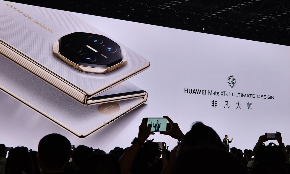 Huawei ra mắt smartphone gập ba giá hơn 81 triệu đồng - ảnh 1