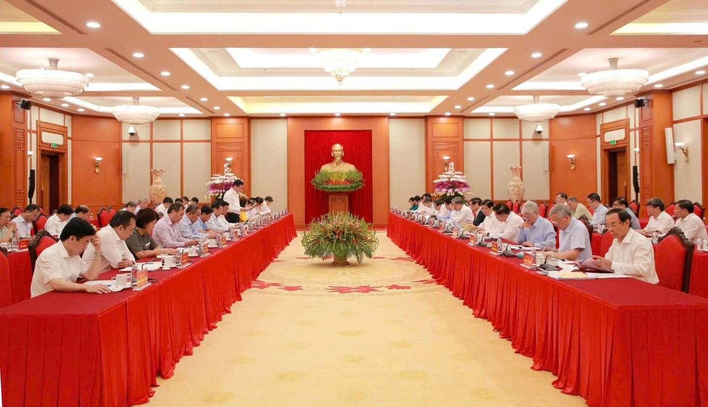 Quang cảnh buổi làm việc. Ảnh: Cổng thông tin Đảng Cộng sản. tienphong-99tbttolam2.jpg