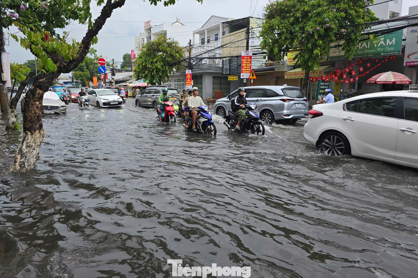Ngập lụt do triều cường ở nội ô Cần Thơ. Ảnh: CK tp-ngap.jpg
