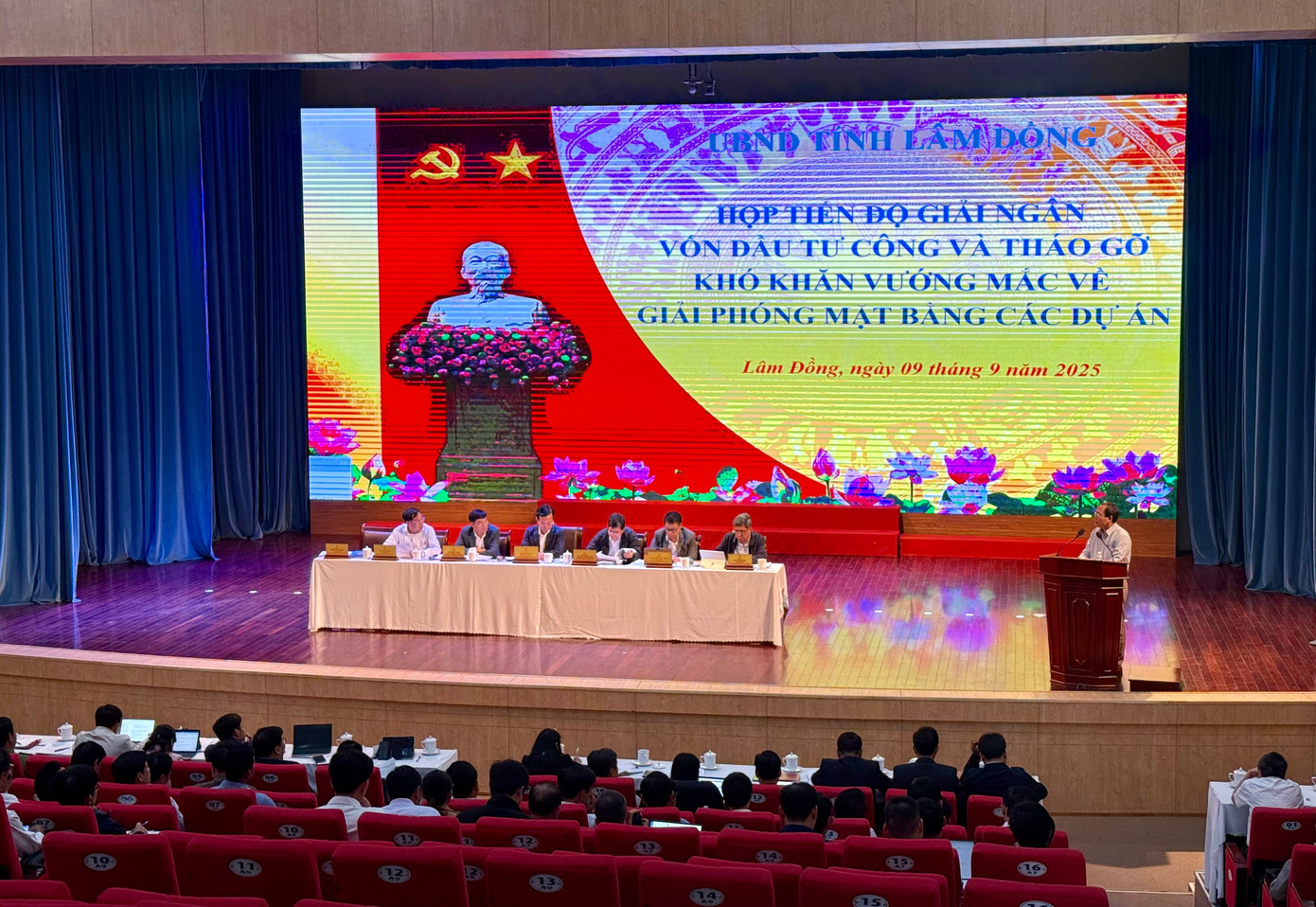 Quang cảnh cuộc họp. img-8408.jpg