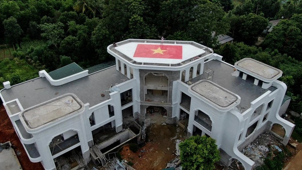 Chân dung YouTuber 'Chủ tịch giả nghèo và cái kết' quê Thanh Hóa, đi xe gần 2 tỷ, xây biệt thự bề thế - ảnh 2