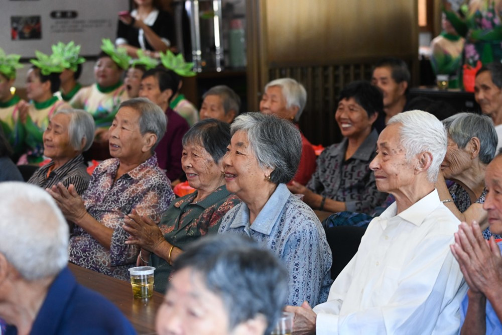 Thủ đô lần đầu tiên có hơn 5 triệu người cao tuổi, láng giềng Việt Nam đau đầu giải bài toán ‘già hóa dân số’ - ảnh 1
