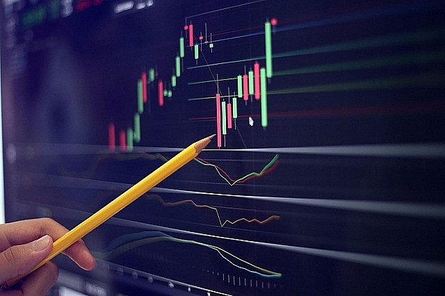 Chứng khoán Việt lọt Top 3 thị trường có hiệu suất cao nhất thế giới, chuyên gia cảnh báo nhịp điều chỉnh 15%