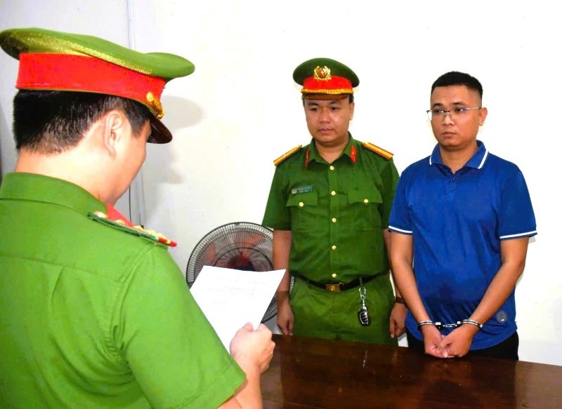 Khởi tố, bắt tạm giam cựu nhân viên ngân hàng Phan Như Anh Quốc - ảnh 1