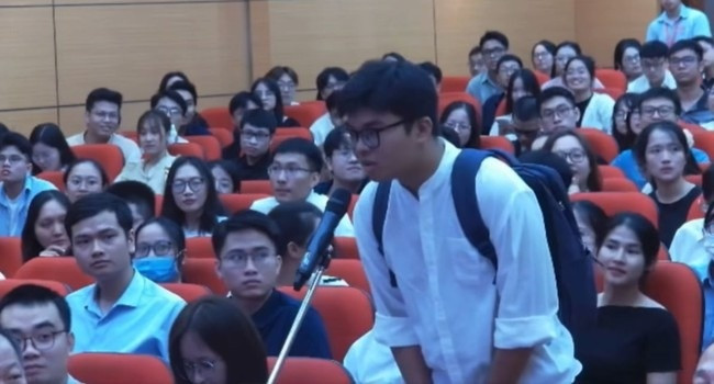 Profile 'vạn người xin vía' của nam bác sĩ vừa bỏ từ chối chuyên ngành nội trú Y Hà Nội