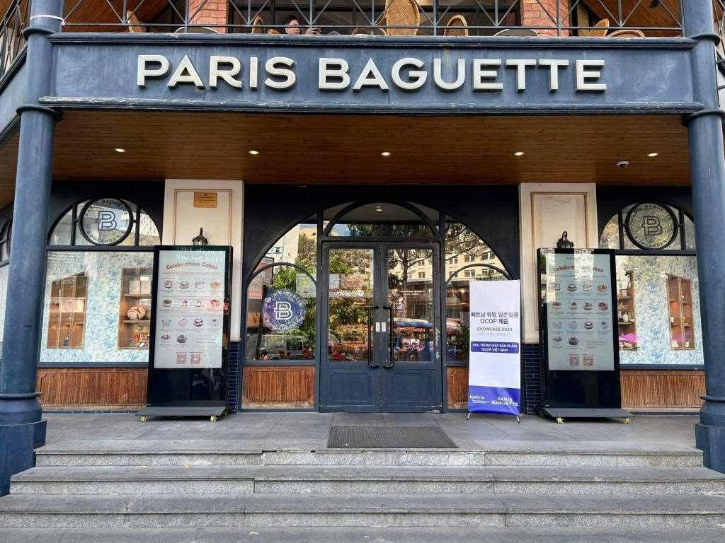 Hãng bánh nổi tiếng Paris Baguette chính thức 'về chung nhà' với Highlands Coffee