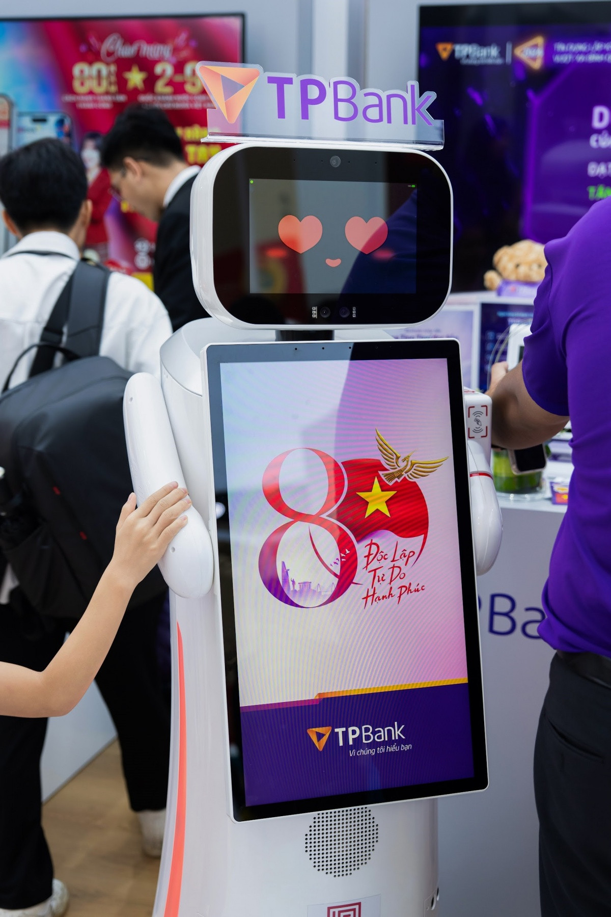 TPBank – Từ lựa chọn số hóa trong khó khăn đến khát vọng E-Vietnam