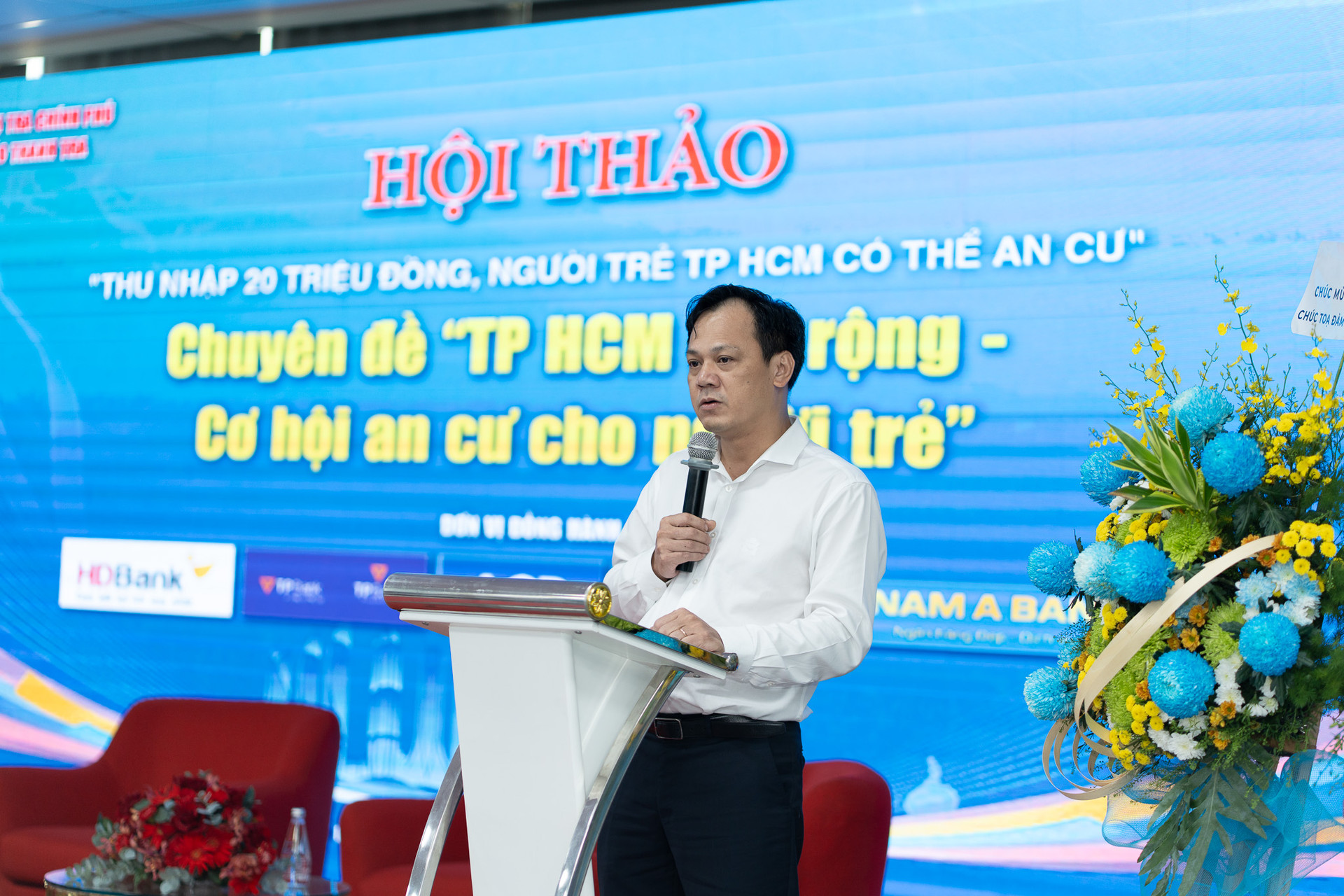 Bộ Xây dựng: Nhà ở cho người trẻ là bài toán chiến lược của TP. HCM- Ảnh 1.