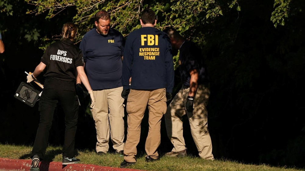 FBI tung ảnh nghi phạm vụ ám sát đồng minh ông Trump, treo thưởng 100.000 USD cho ai cung cấp manh mối - ảnh 3