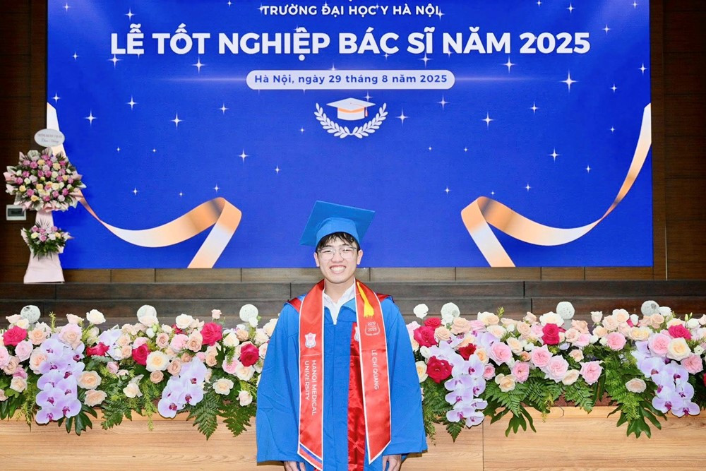 Tân bác sĩ nội trú từng có 6 năm theo học Học viện Âm nhạc Quốc gia: Cựu học sinh chuyên Amsterdam, mẹ là bác sĩ nội trú sản phụ khoa, thạo tiếng Anh và tiếng Pháp - ảnh 1