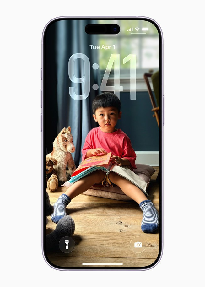 iOS 26 là bản cập nhật lớn với thiết kế mới đẹp mắt, bao gồm Màn hình khóa và Màn hình chính, khiến chúng trở nên cá nhân và biểu cảm hơn bao giờ hết. 3.jpg