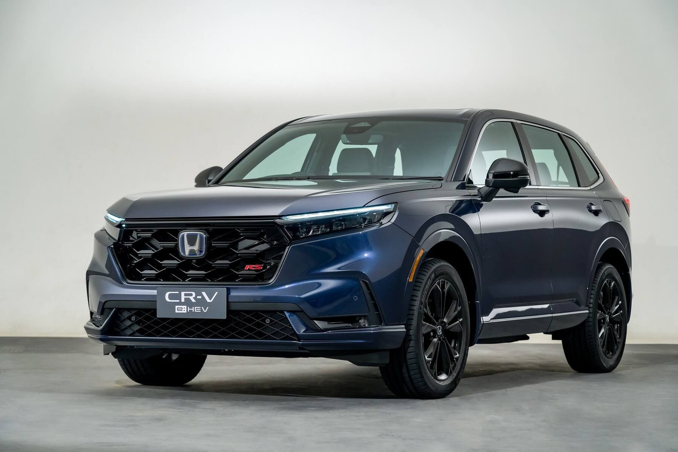 Honda CR-V e:HEV RS là mẫu xe hybrid bán chạy nhất tháng 8. honda-crv-2024-hybrid.jpg