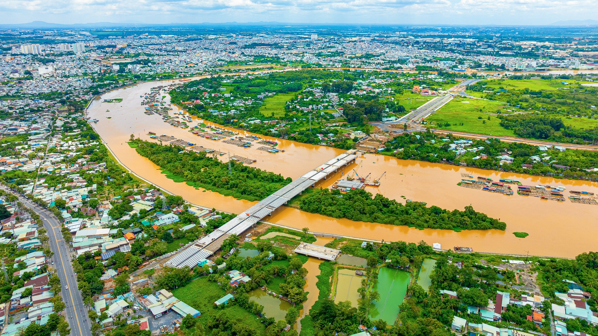 Đẩy nhanh tiến độ cây cầu hơn nghìn tỷ kết nối trung tâm tỉnh Đồng Nai với siêu dự án 72.000 tỷ- Ảnh 2.