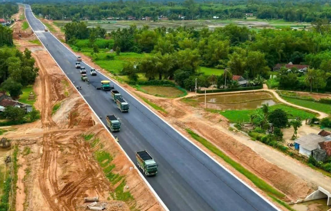 Tập đoàn Sơn Hải xin cắm bảng bảo hành 10 năm một đoạn thuộc tuyến cao tốc 12.400 tỷ qua địa bàn tỉnh lớn thứ 2 Việt Nam- Ảnh 1. Tập đoàn Sơn Hải xin cắm bảng bảo hành 10 năm một đoạn thuộc tuyến cao tốc 12.400 tỷ qua địa bàn tỉnh lớn thứ 2 Việt Nam- Ảnh 1.