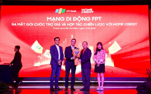 FPT Shop tung ưu đãi kép cho khách hàng mua máy kèm SIM từ mạng di động FPT