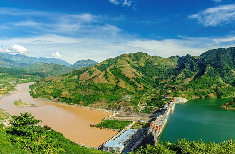 Đập thủy điện lớn nhất Việt Nam: Là công trình thế kỷ trên sông Đà và hàng đầu Đông Nam Á- Ảnh 1. Đập thủy điện lớn nhất Việt Nam: Là công trình thế kỷ trên sông Đà và hàng đầu Đông Nam Á- Ảnh 1.
