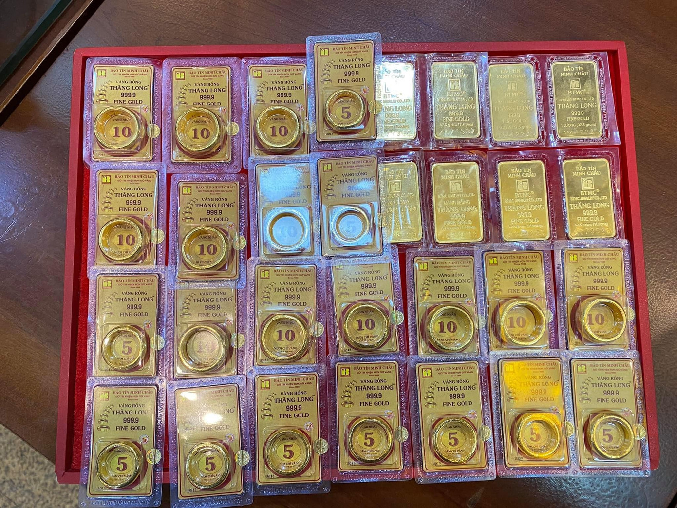 Giá vàng miếng SJC thu hẹp khoảng cách với vàng nhẫn. v1-8201-165.jpg