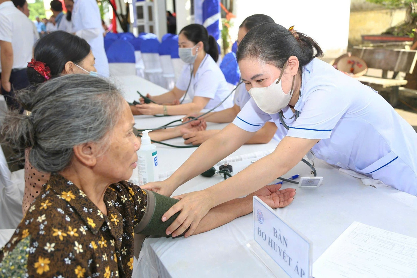 Từng bước thực hiện chính sách miễn viện phí toàn dân. 169yte.jpg