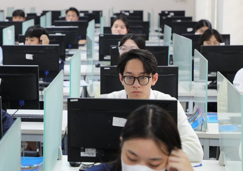 Chính phủ yêu cầu Bộ GD&ĐT xây dựng đề án thi tốt nghiệp THPT, thi đại học trên máy tính - ảnh 2