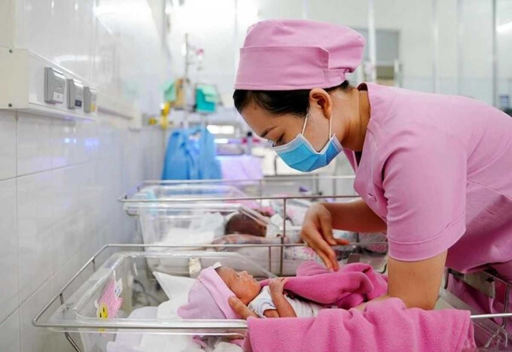 Tỉnh giàu top đầu cả nước hỗ trợ tiền cho phụ nữ sinh đủ 2 con trước 35 tuổi - ảnh 1