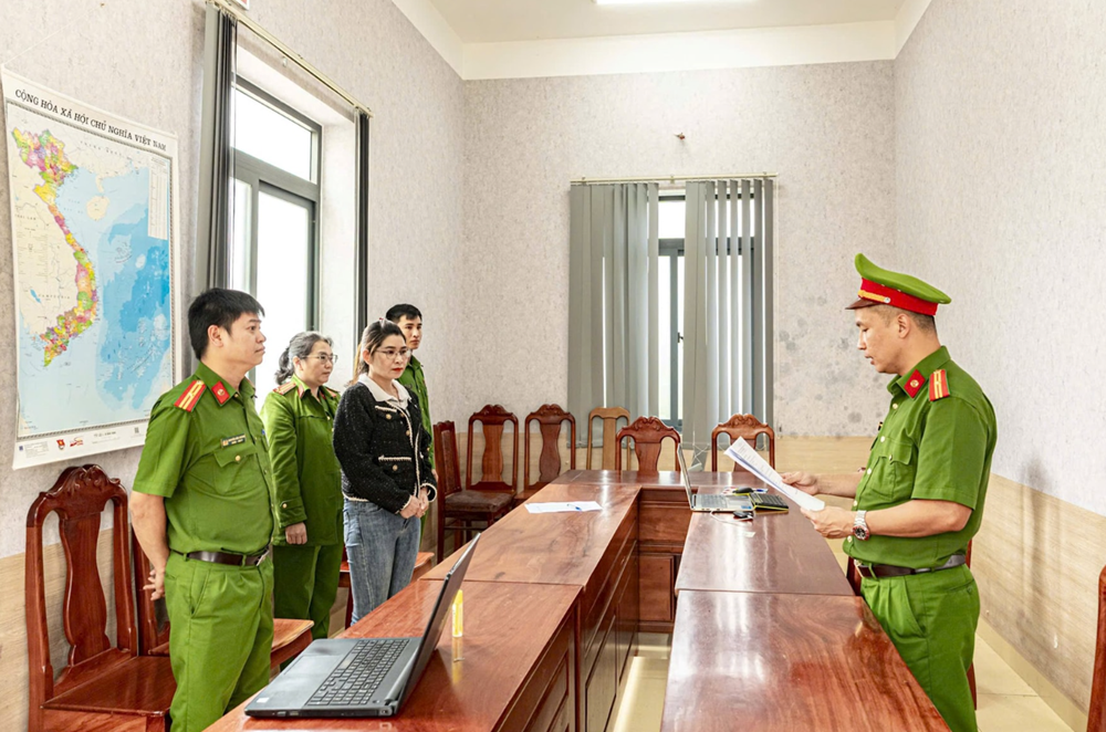 Khởi tố, tạm giam ‘thẩm phán’ Lâm Thị Hương - ảnh 1
