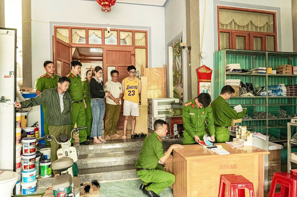Khởi tố, tạm giam ‘thẩm phán’ Lâm Thị Hương - ảnh 2