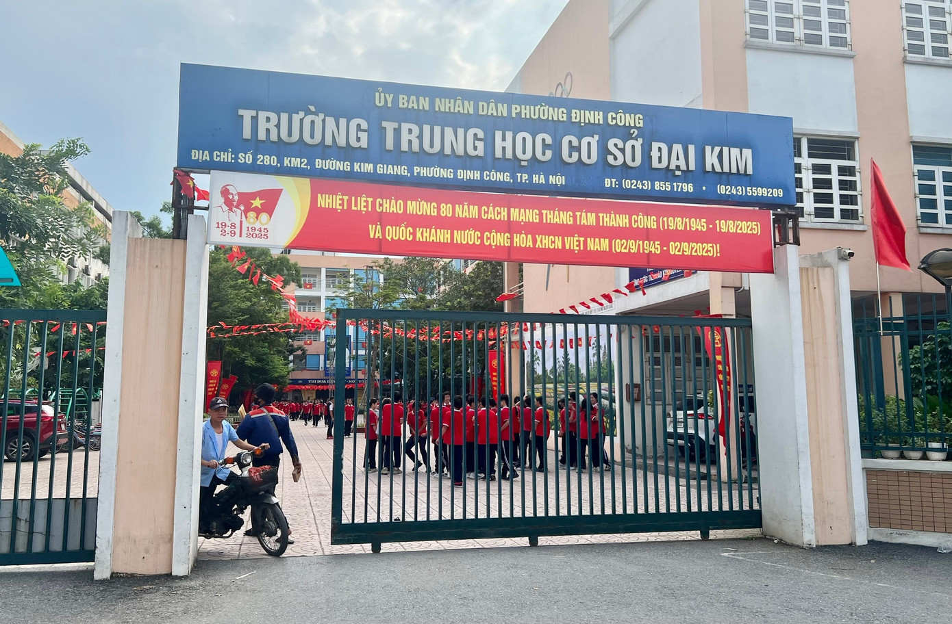 Trường THCS Đại Kim nơi xảy ra sự việc. (ảnh: Hà Linh) hjj.jpg