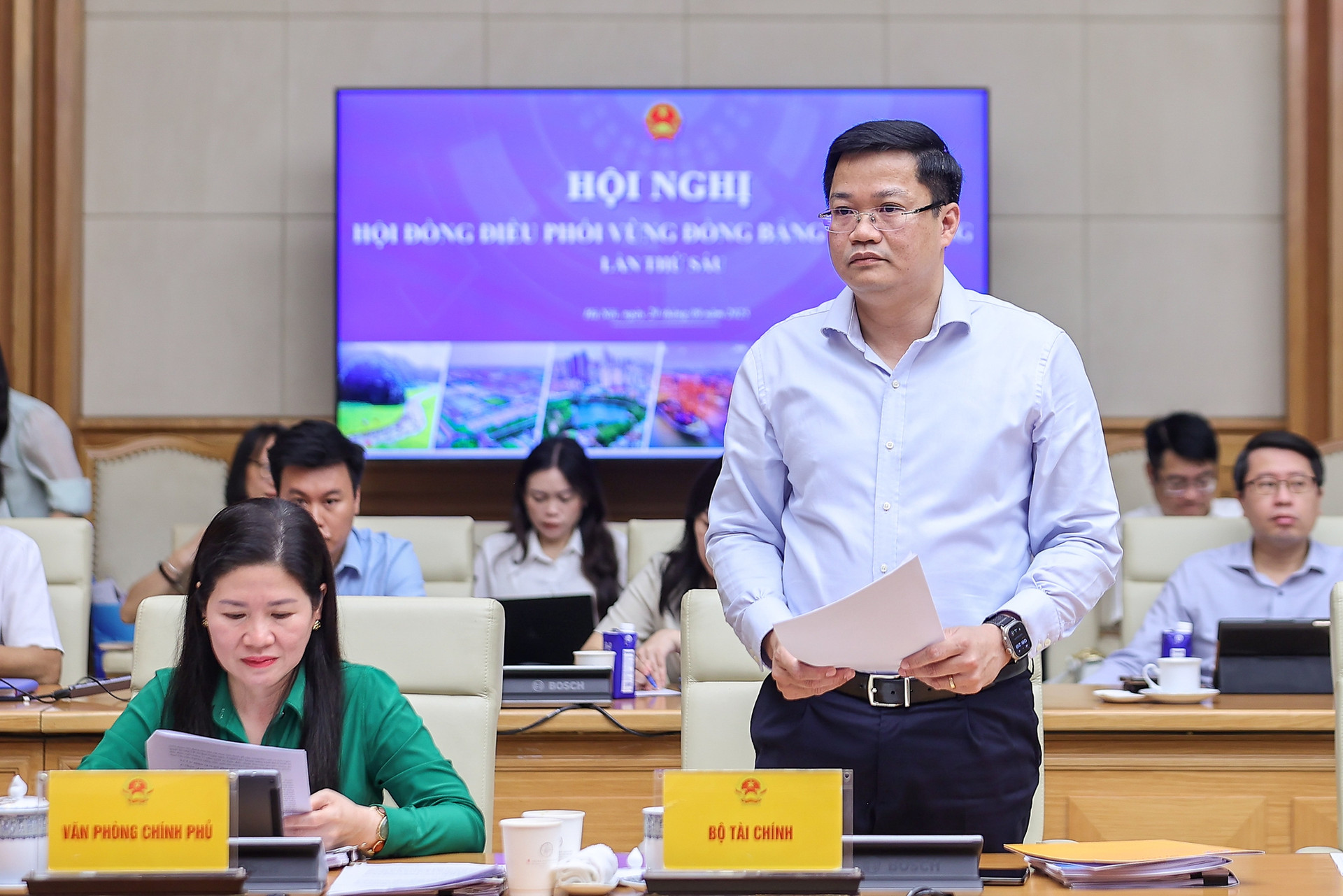 Thủ tướng chủ trì Hội nghị lần thứ 6 Hội đồng điều phối vùng Đồng bằng sông Hồng- Ảnh 3. Thủ tướng chủ trì Hội nghị lần thứ 6 Hội đồng điều phối vùng Đồng bằng sông Hồng- Ảnh 3.